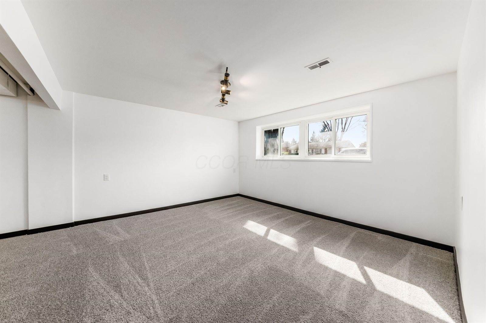 5548 Roche Drive, Columbus, OH 43229