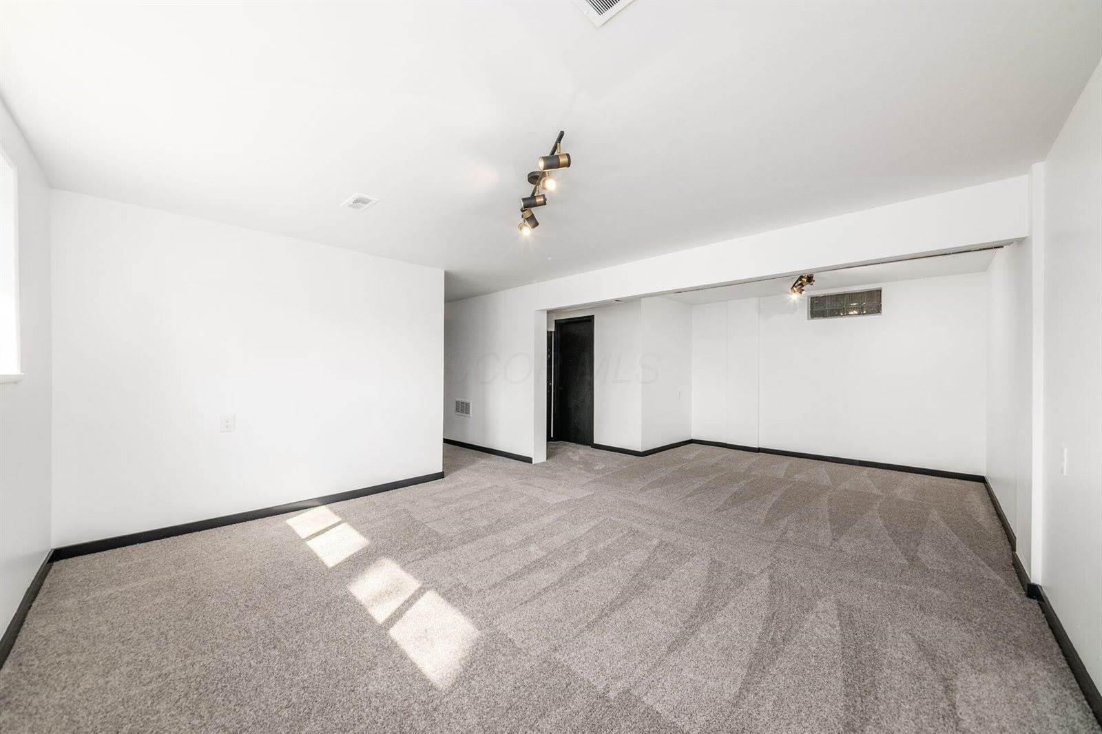 5548 Roche Drive, Columbus, OH 43229