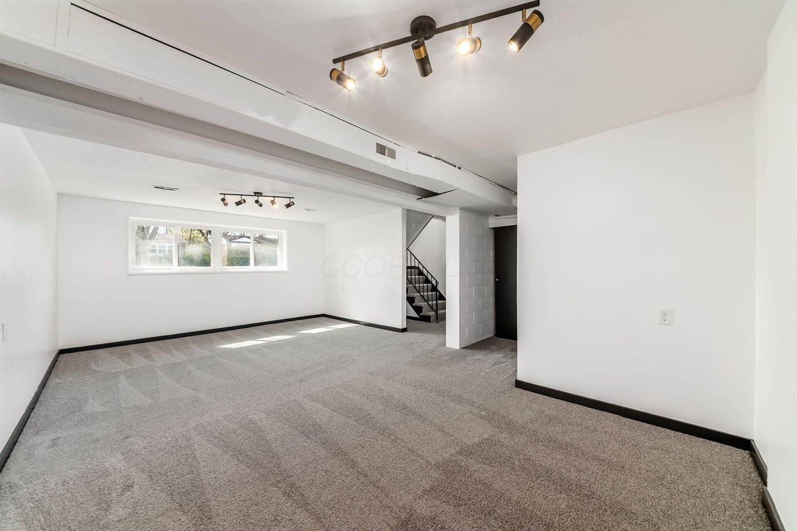 5548 Roche Drive, Columbus, OH 43229