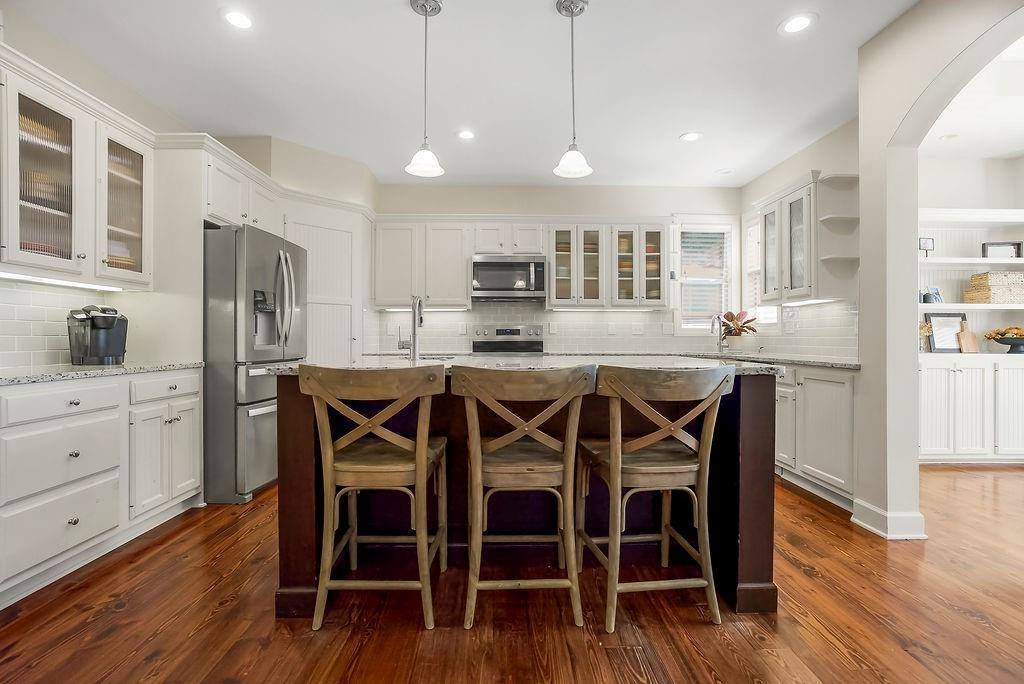 10237 Marion Street, Lenexa, KS 66220