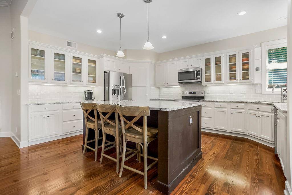 10237 Marion Street, Lenexa, KS 66220