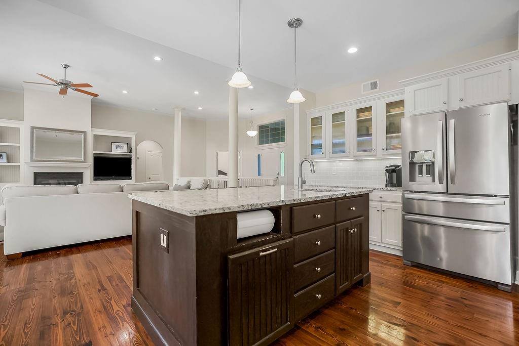 10237 Marion Street, Lenexa, KS 66220