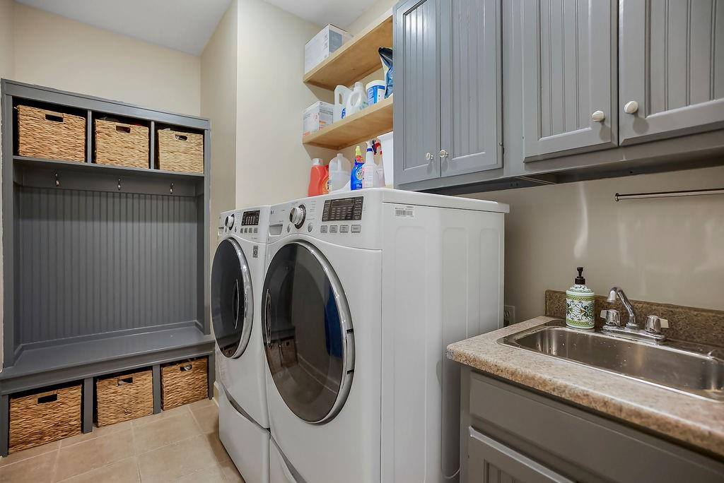 10237 Marion Street, Lenexa, KS 66220