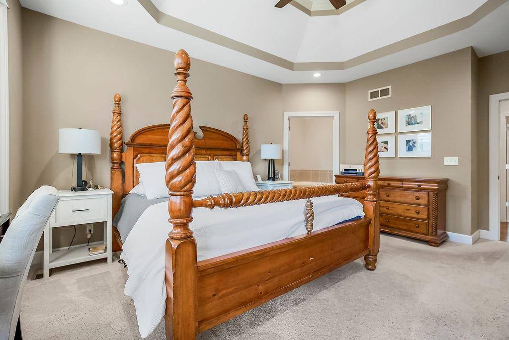 10237 Marion Street, Lenexa, KS 66220