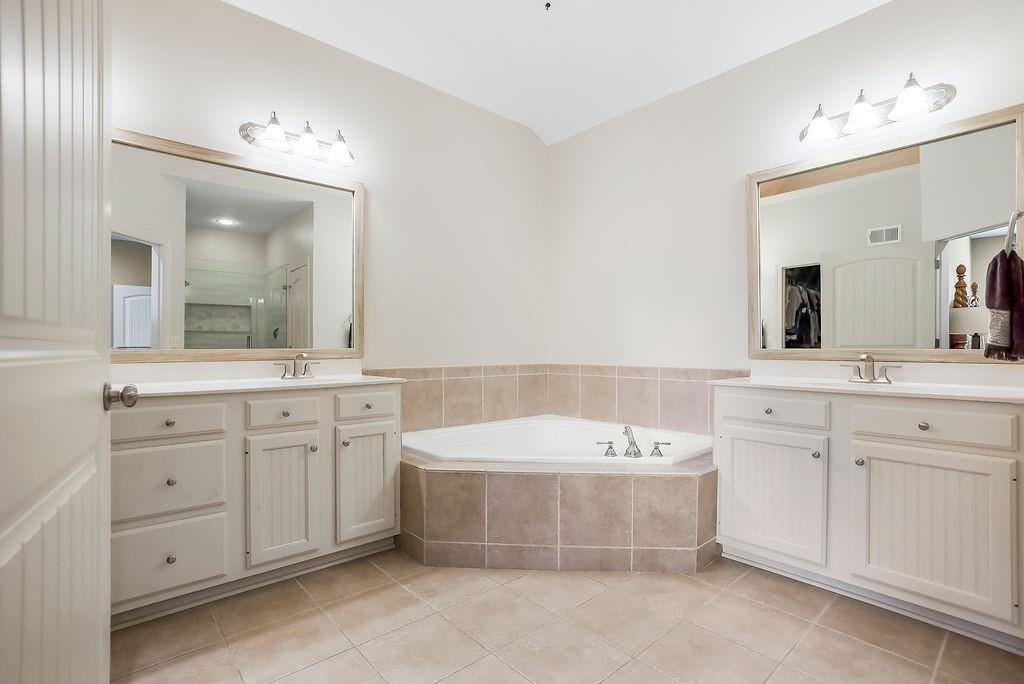 10237 Marion Street, Lenexa, KS 66220