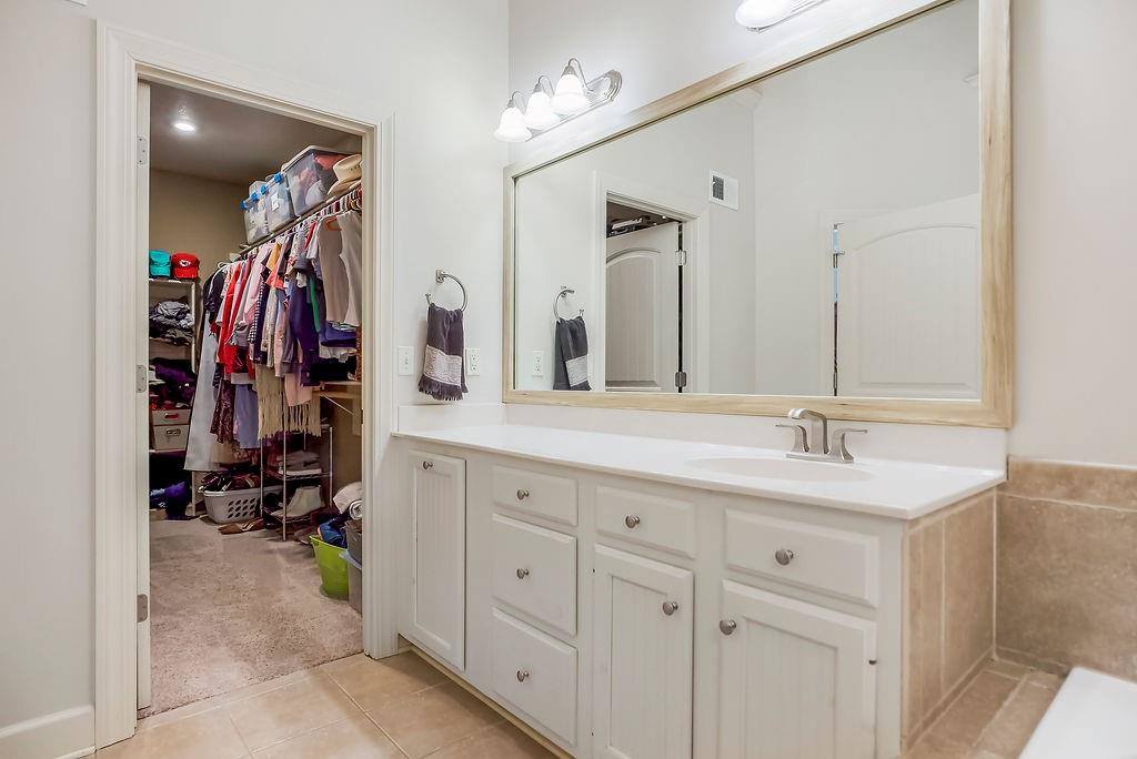 10237 Marion Street, Lenexa, KS 66220