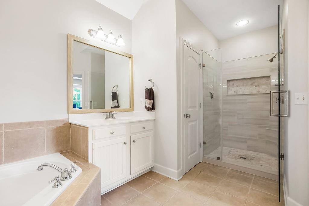 10237 Marion Street, Lenexa, KS 66220