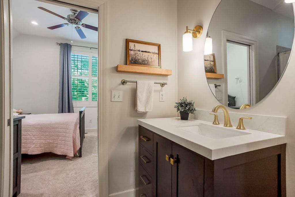 10237 Marion Street, Lenexa, KS 66220