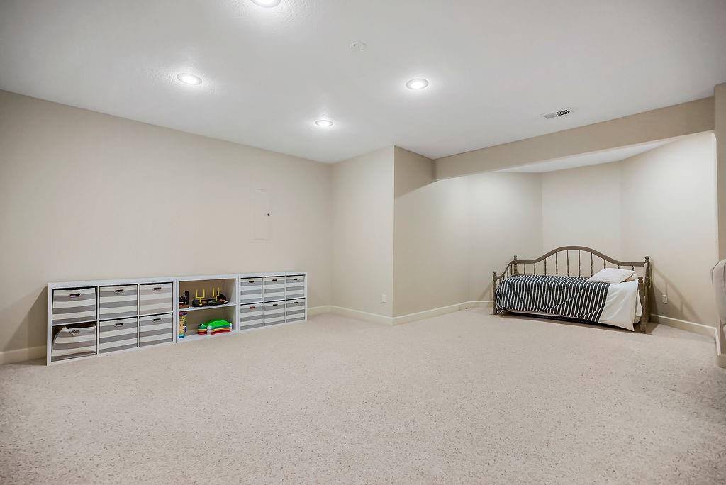 10237 Marion Street, Lenexa, KS 66220