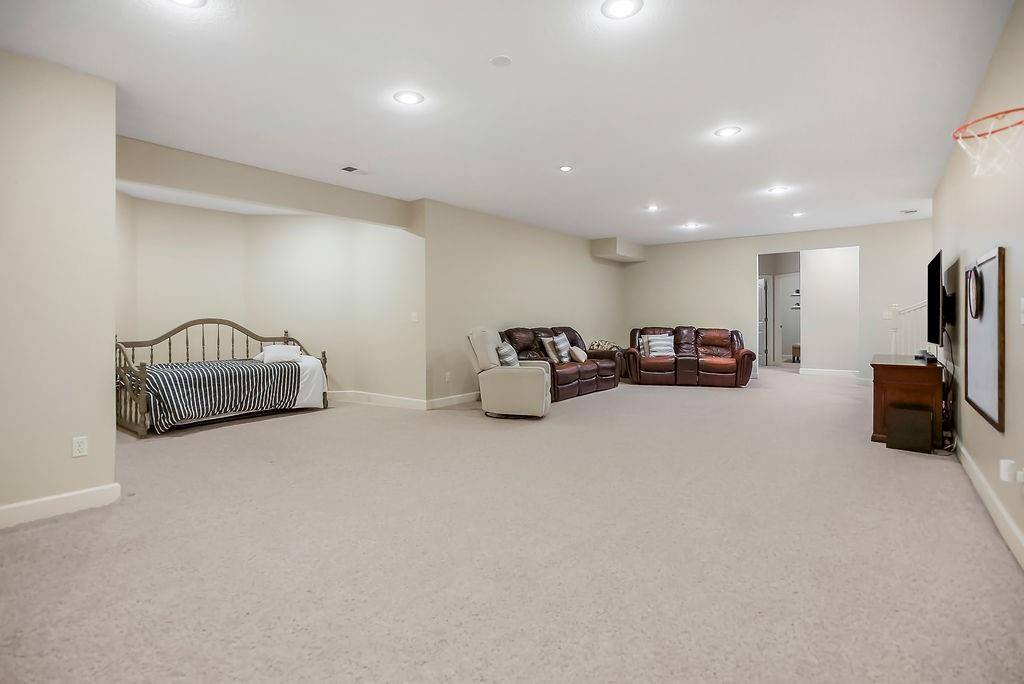 10237 Marion Street, Lenexa, KS 66220