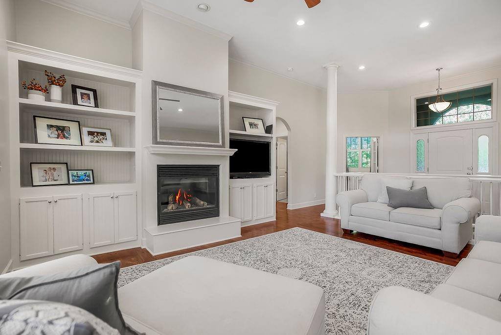 10237 Marion Street, Lenexa, KS 66220