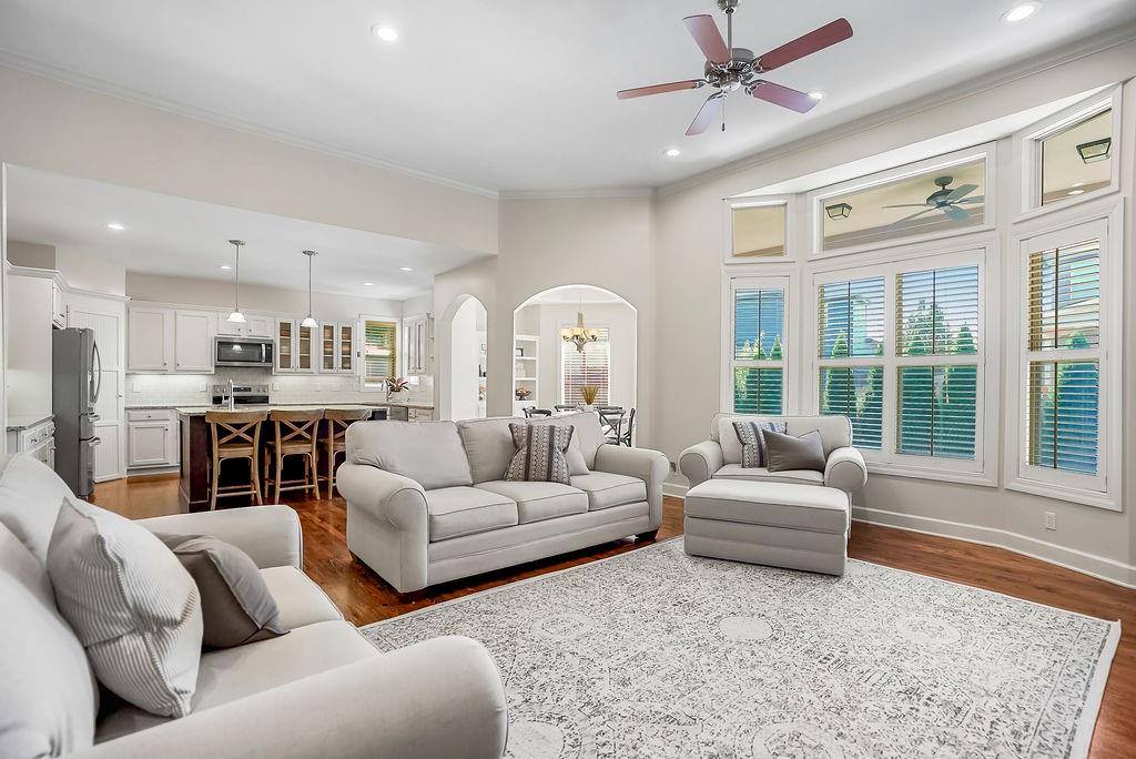 10237 Marion Street, Lenexa, KS 66220