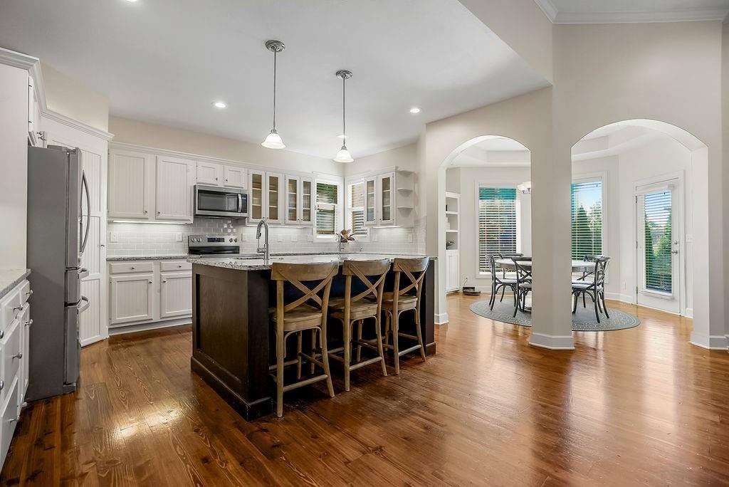 10237 Marion Street, Lenexa, KS 66220