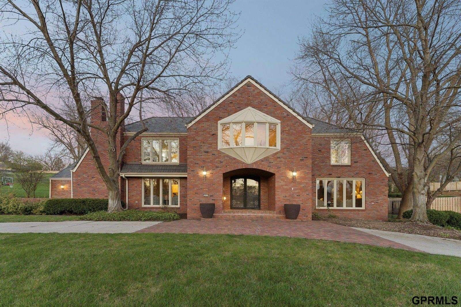 9723 Fieldcrest Drive, Omaha, NE 68114