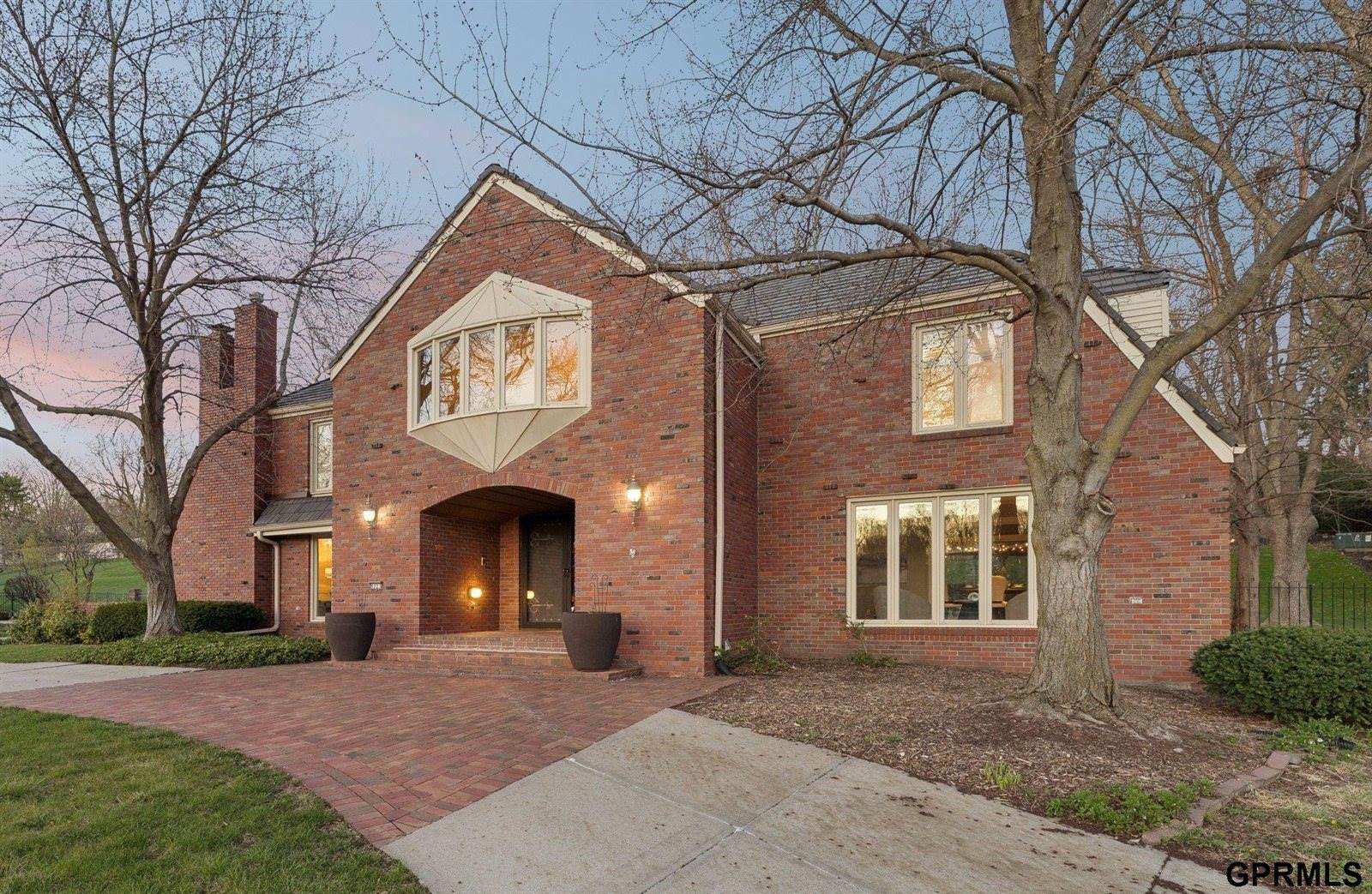 9723 Fieldcrest Drive, Omaha, NE 68114