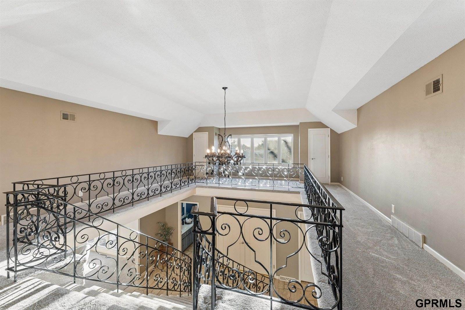 9723 Fieldcrest Drive, Omaha, NE 68114