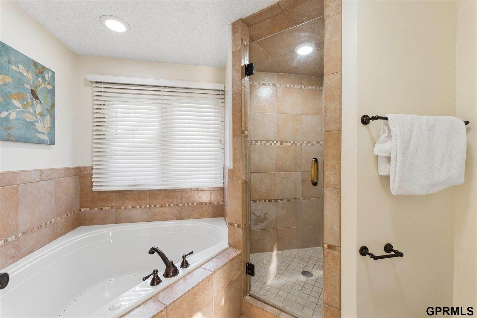 9723 Fieldcrest Drive, Omaha, NE 68114