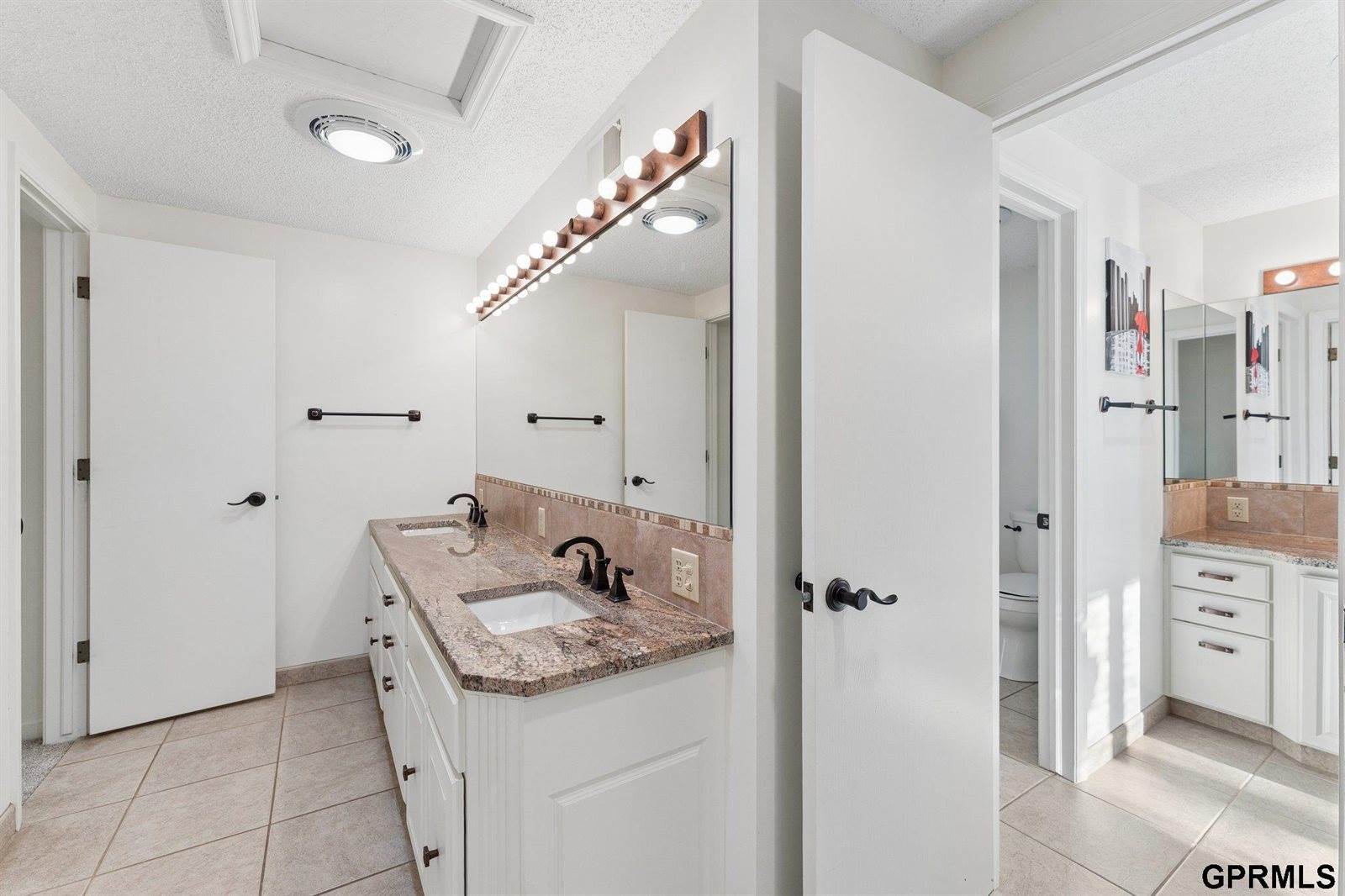 9723 Fieldcrest Drive, Omaha, NE 68114