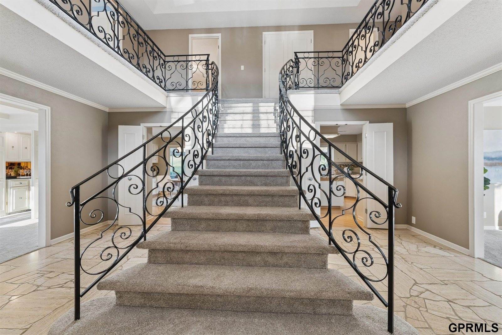 9723 Fieldcrest Drive, Omaha, NE 68114