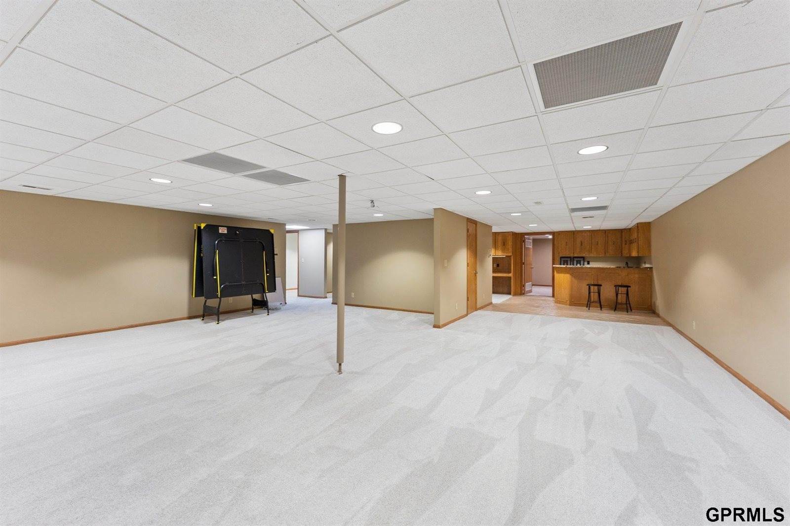 9723 Fieldcrest Drive, Omaha, NE 68114