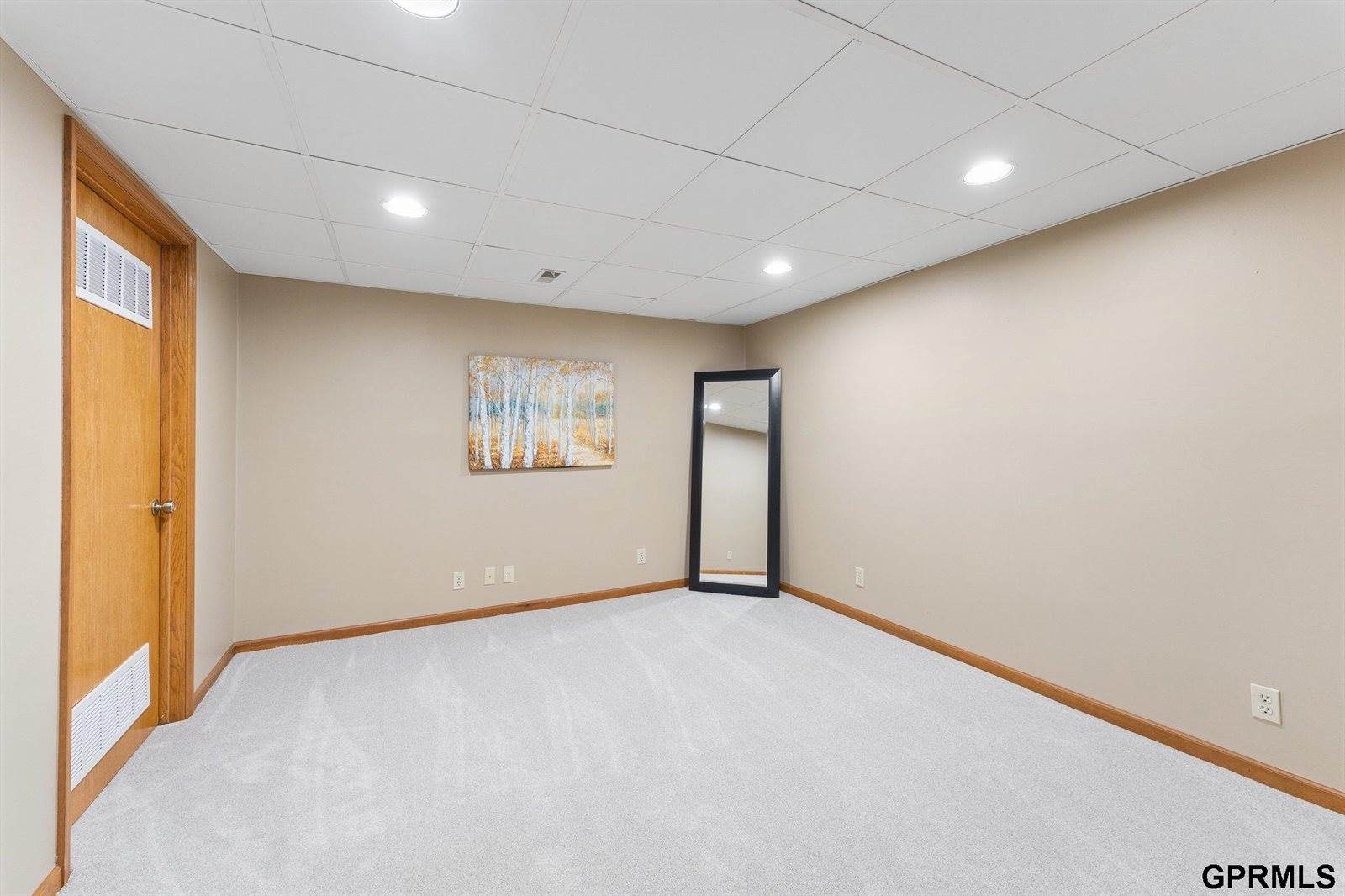 9723 Fieldcrest Drive, Omaha, NE 68114