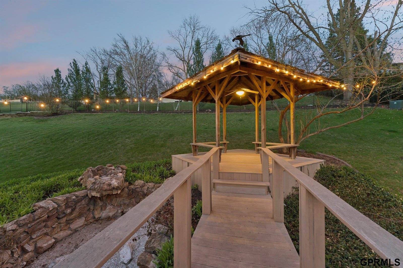 9723 Fieldcrest Drive, Omaha, NE 68114