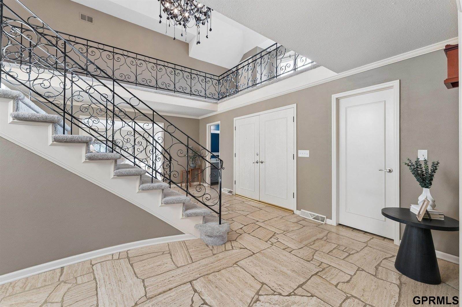 9723 Fieldcrest Drive, Omaha, NE 68114