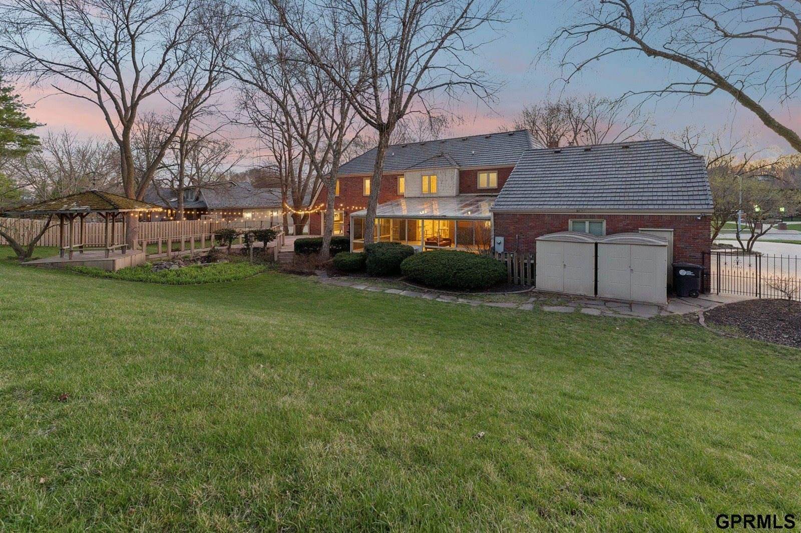 9723 Fieldcrest Drive, Omaha, NE 68114