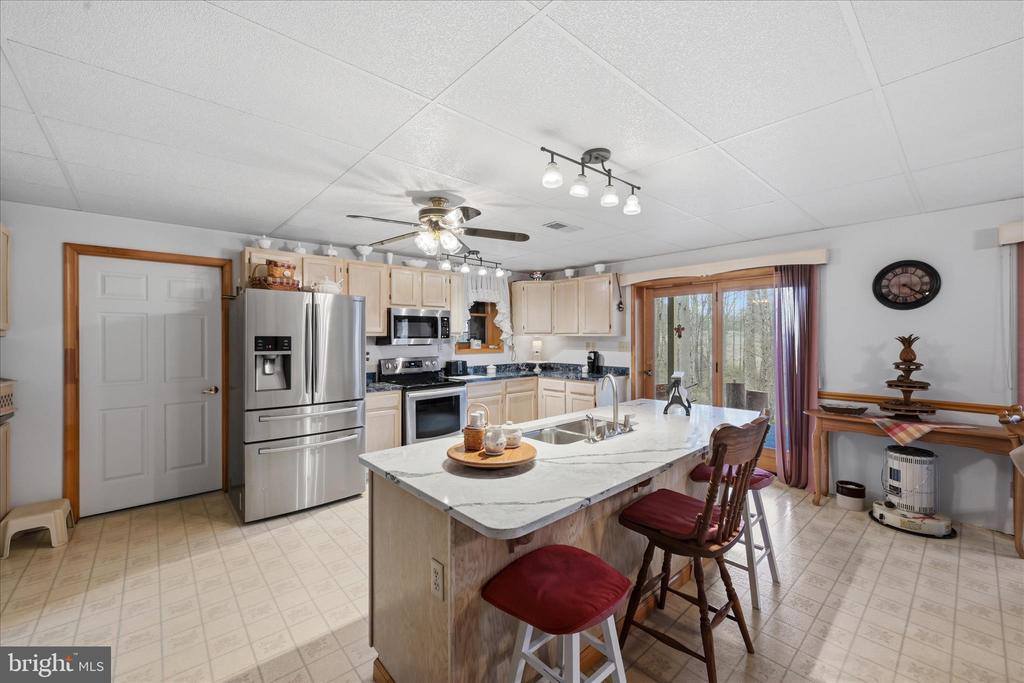 154 Spook Hollow Road, Berkeley Springs, WV 25411