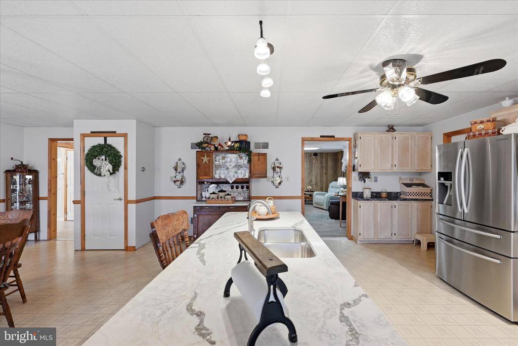 154 Spook Hollow Road, Berkeley Springs, WV 25411