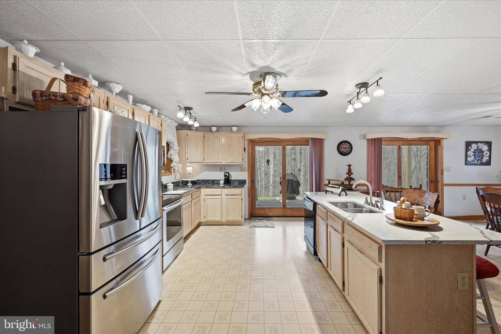 154 Spook Hollow Road, Berkeley Springs, WV 25411