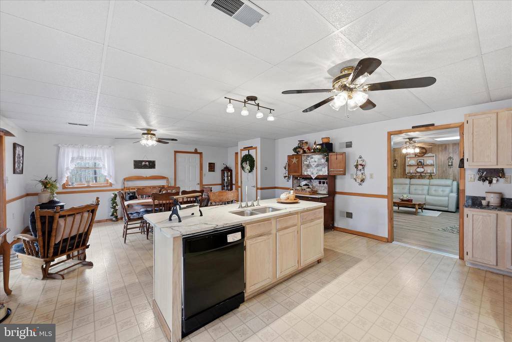 154 Spook Hollow Road, Berkeley Springs, WV 25411