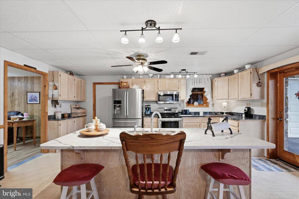 154 Spook Hollow Road, Berkeley Springs, WV 25411