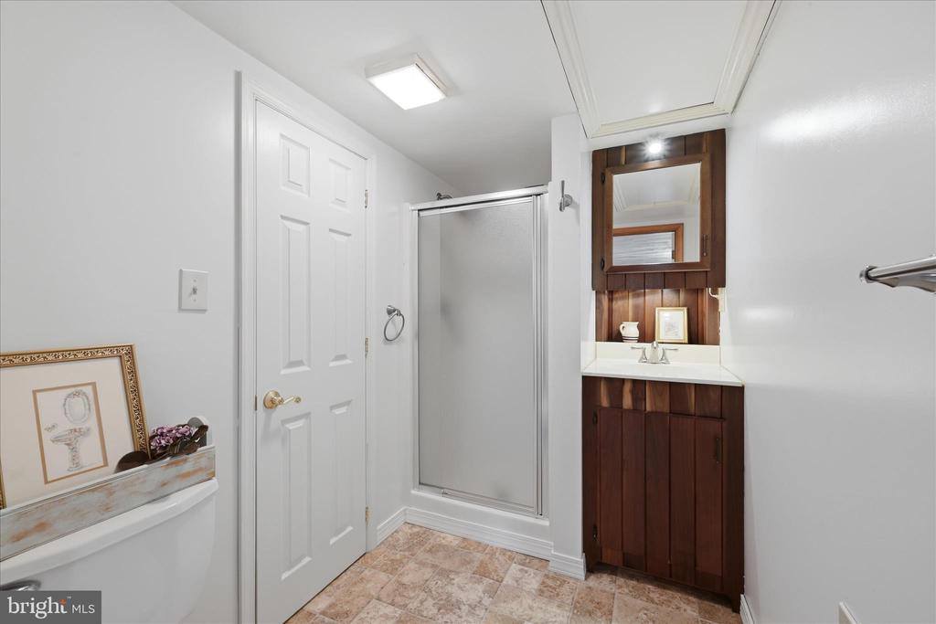 154 Spook Hollow Road, Berkeley Springs, WV 25411