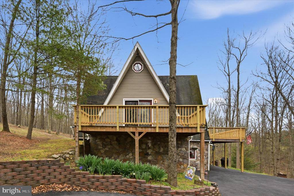 154 Spook Hollow Road, Berkeley Springs, WV 25411