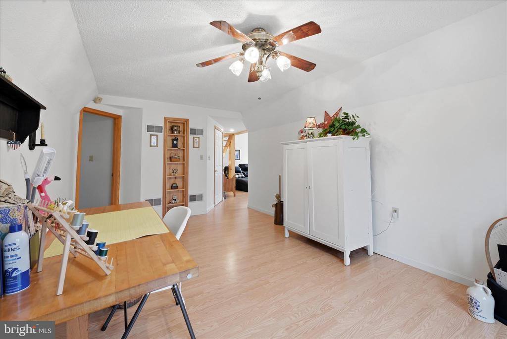 154 Spook Hollow Road, Berkeley Springs, WV 25411