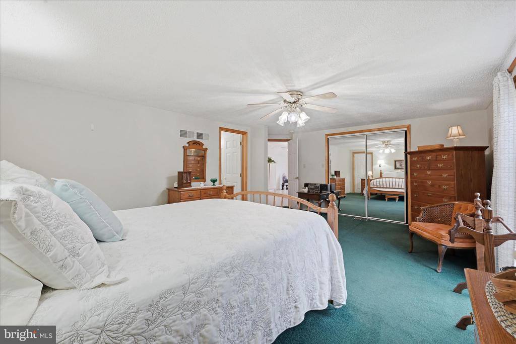 154 Spook Hollow Road, Berkeley Springs, WV 25411