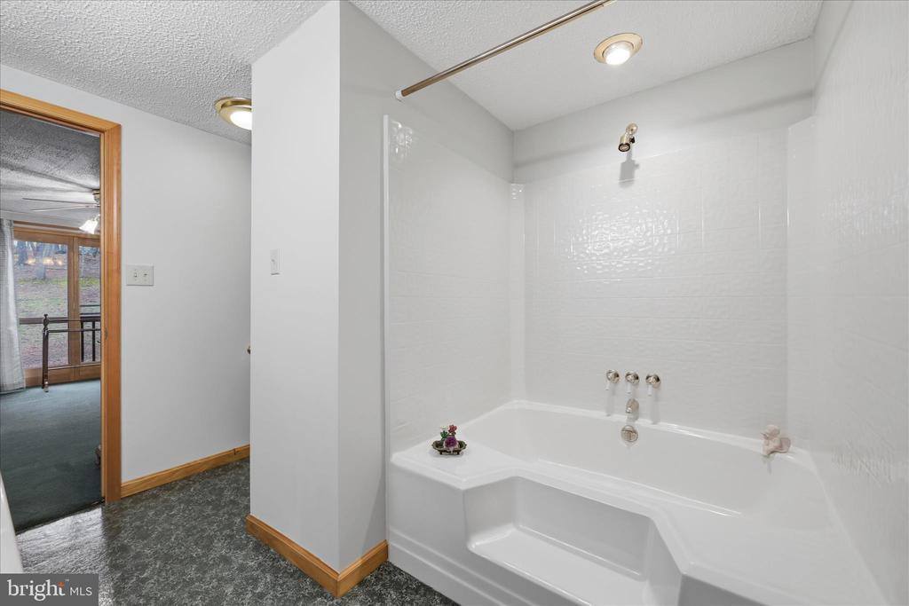 154 Spook Hollow Road, Berkeley Springs, WV 25411