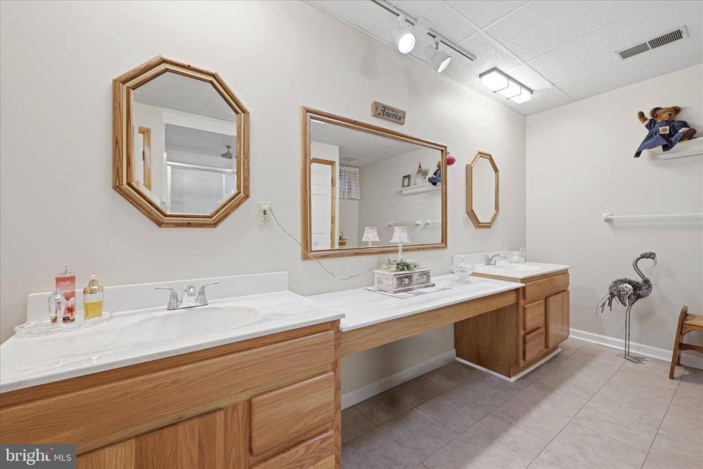 154 Spook Hollow Road, Berkeley Springs, WV 25411