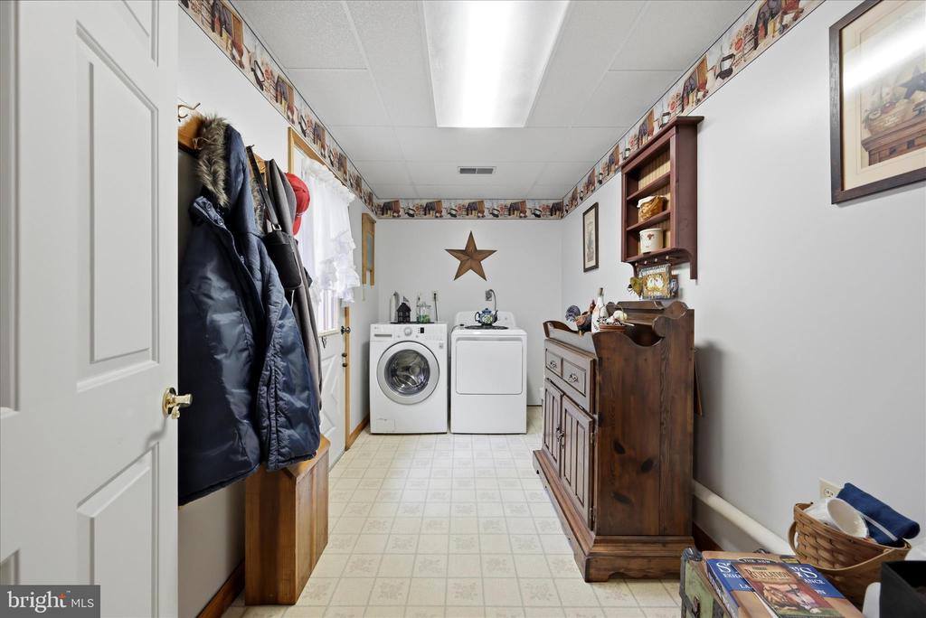 154 Spook Hollow Road, Berkeley Springs, WV 25411