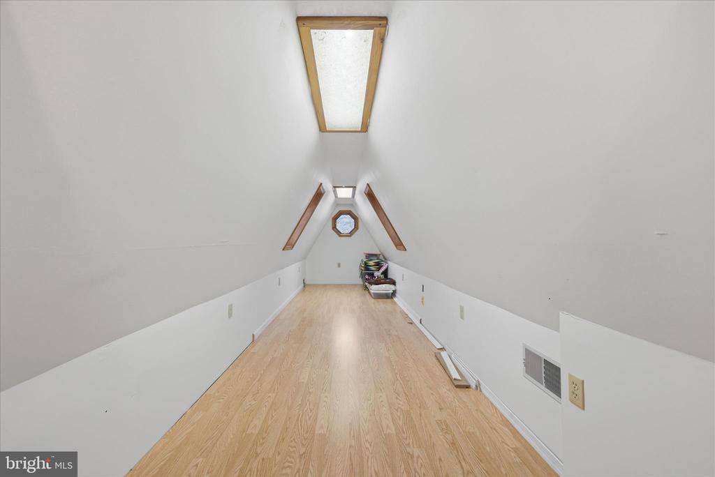 154 Spook Hollow Road, Berkeley Springs, WV 25411