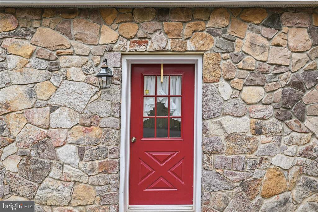 154 Spook Hollow Road, Berkeley Springs, WV 25411