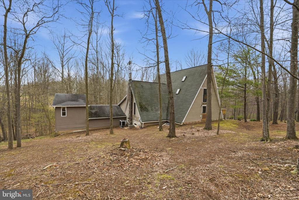 154 Spook Hollow Road, Berkeley Springs, WV 25411