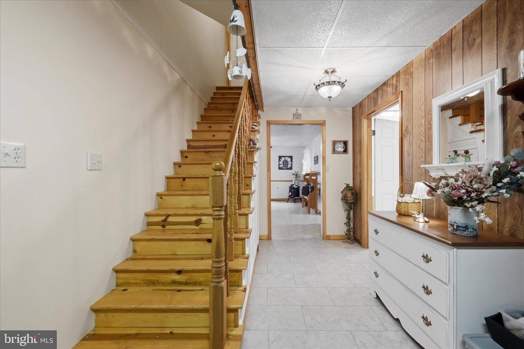 154 Spook Hollow Road, Berkeley Springs, WV 25411