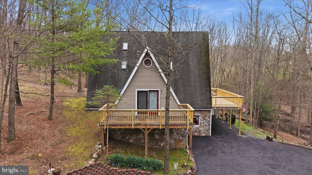 154 Spook Hollow Road, Berkeley Springs, WV 25411