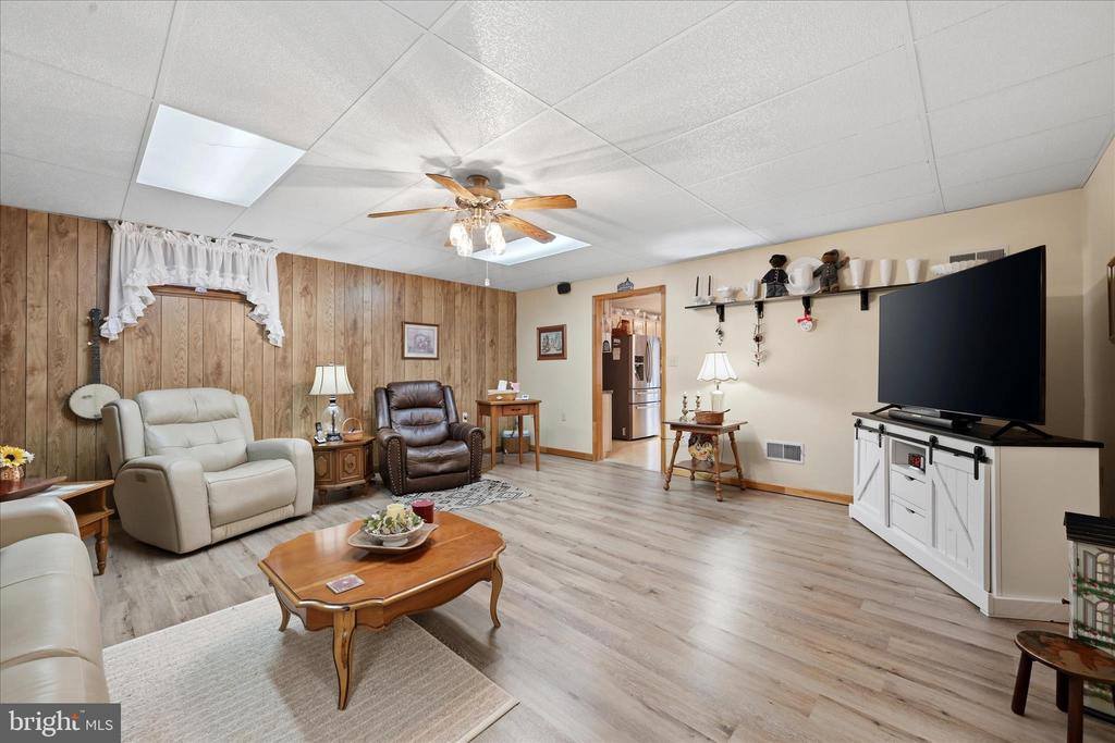 154 Spook Hollow Road, Berkeley Springs, WV 25411