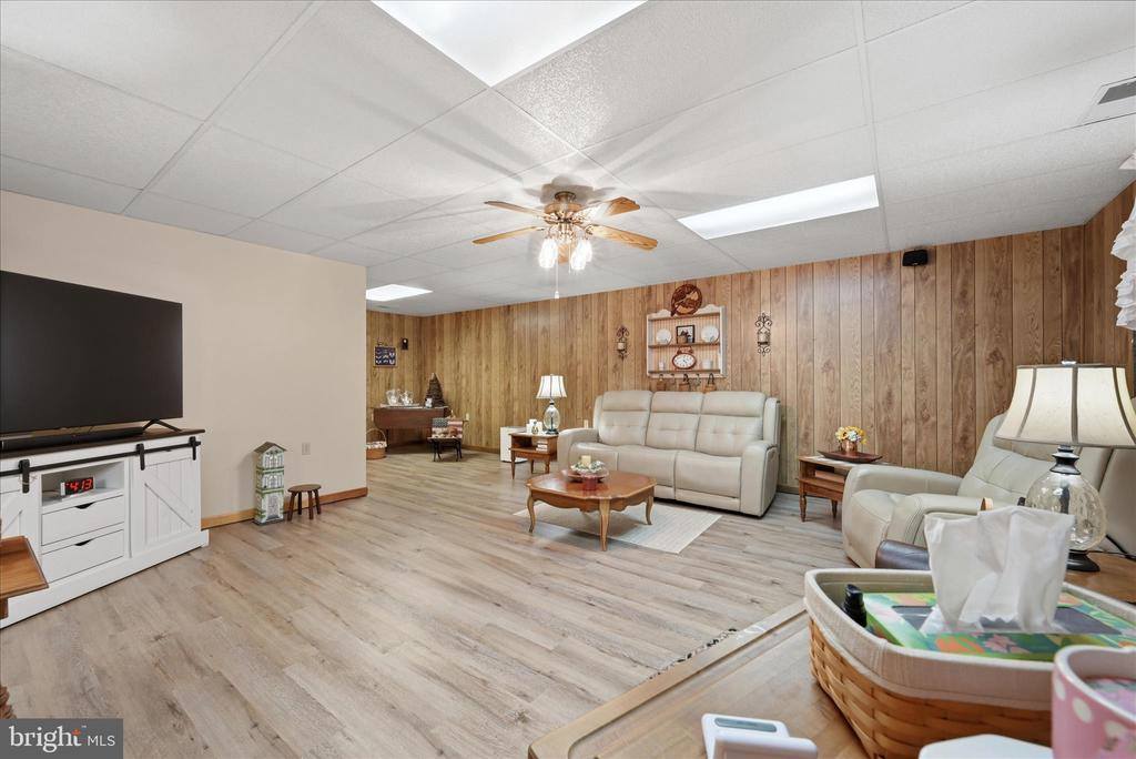 154 Spook Hollow Road, Berkeley Springs, WV 25411