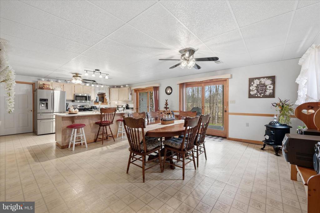 154 Spook Hollow Road, Berkeley Springs, WV 25411