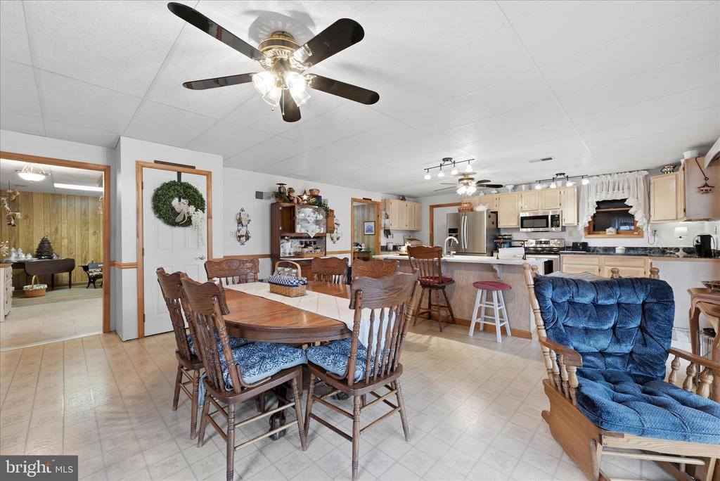 154 Spook Hollow Road, Berkeley Springs, WV 25411