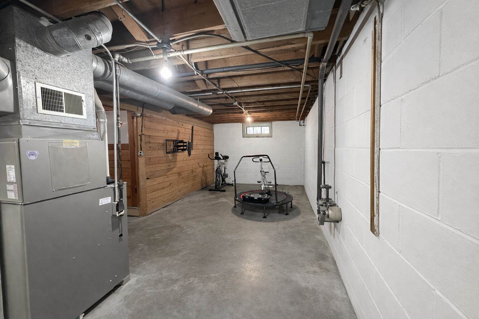 922 West Eden Pl, Milwaukee, WI 53221